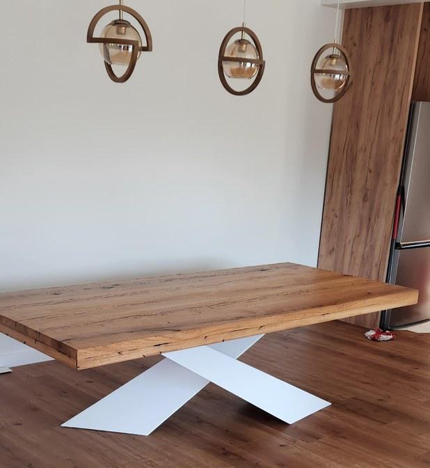 Consolă cu bază geometrică — lucrare MAJORE C.
